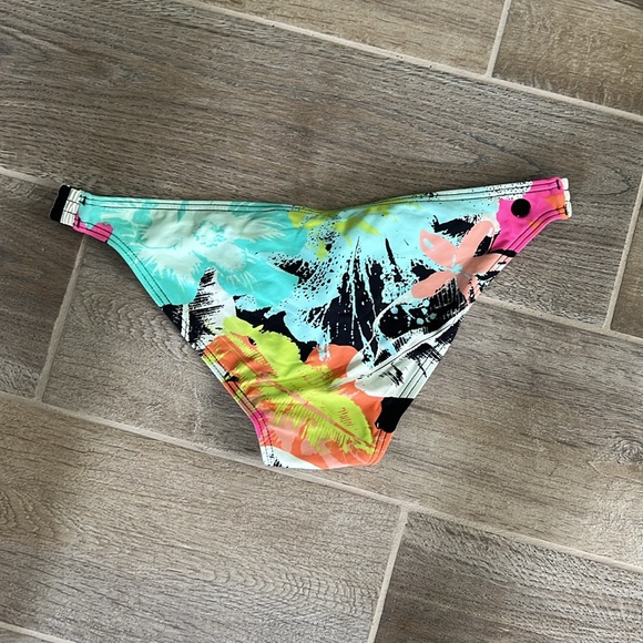 Tropical Volcom swim bottoms - Picture 2 of 2